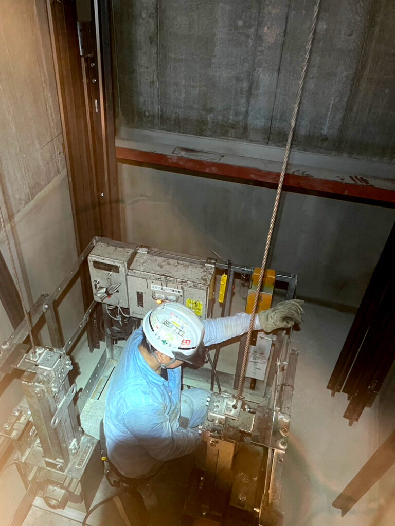 エレベーター工事現場